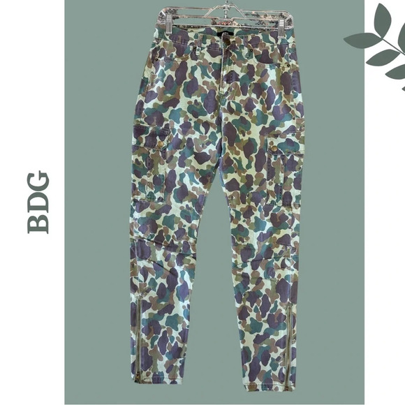 BDG Camouflage Carpenter Pant
Purple Green Ankle Zipper Detail Size 28 - Picture 2 of 9
